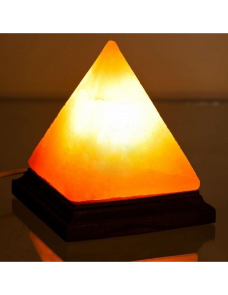 Lampa de sare Himalaya - piramida pe suport de lemn